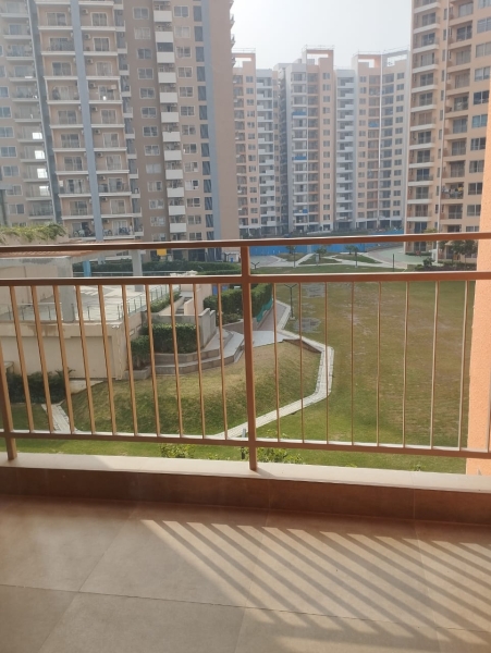 2 bhk flat for sale in Shapoorji